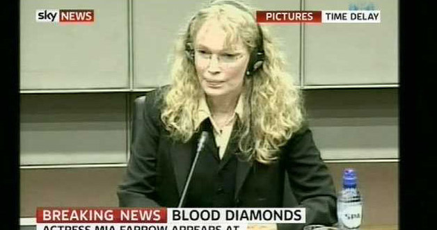 Mia Farrow przed haskim trybunałem &nbsp; /Splashnews