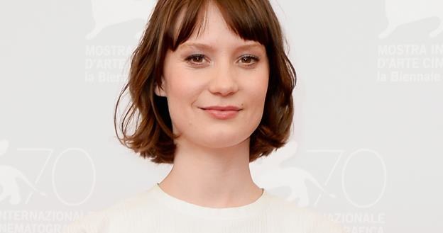 Mia Wasikowska błyszczy na ekranie i na... czerwonym dywanie / fot. Pascal Le Segretain /Getty Images/Flash Press Media