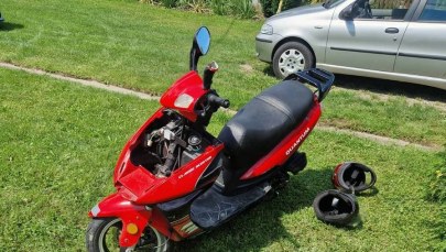 ​Miał 3,5 promila, wiózł córkę na skuterze. Podróż skończyli w rowie