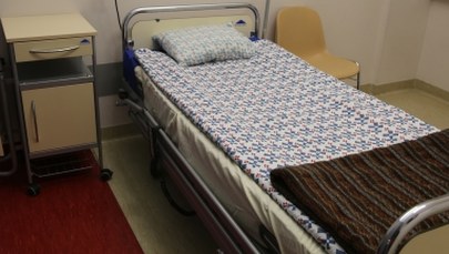 Miał 7 promili alkoholu, trafił do szpitala. Okazało się, że był poszukiwany