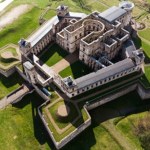 Miał być najokazalszą rezydencją w Europie, ale popadł w ruinę. Jego symbolika zaskakuje