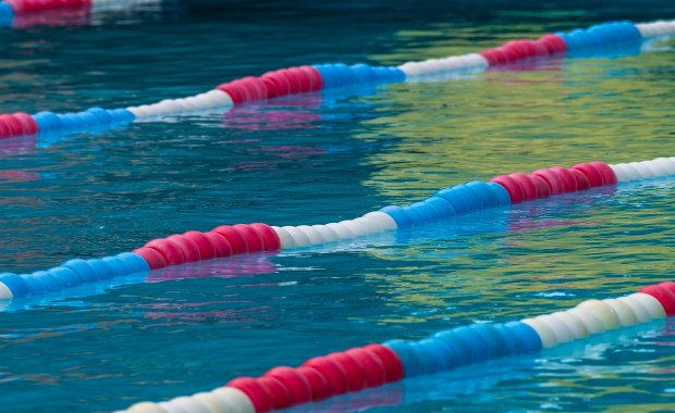 ​Miał dotykać dzieci na basenie. Jest areszt dla 34-latka