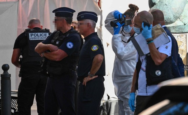 Miał noże rzeźnickie i recytował Koran. Brutalny atak w Marsylii