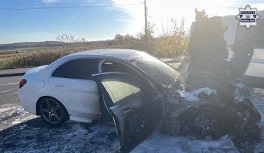 Miał podwójnego pecha. Najpierw zapalił się mu się Mercedes, potem doszła kara