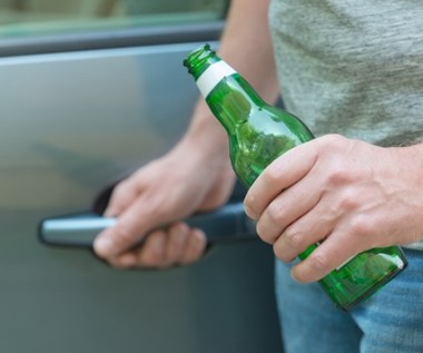 Miał prawie 4 promile, wiózł dwójkę dzieci. Co grozi 35-latkowi?