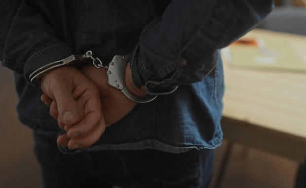 Miał się znęcać psychicznie i fizycznie nad dziećmi. Areszt dla 33-latka