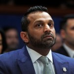 Miał "upijać się publicznie". Szef FBI chce 250 mln dolarów od popularnego czasopisma