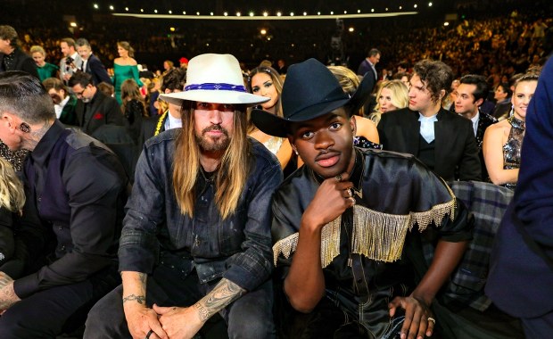 Miał w samej bieliźnie rzucić się na policjanta. Lil Nas X z zarzutami