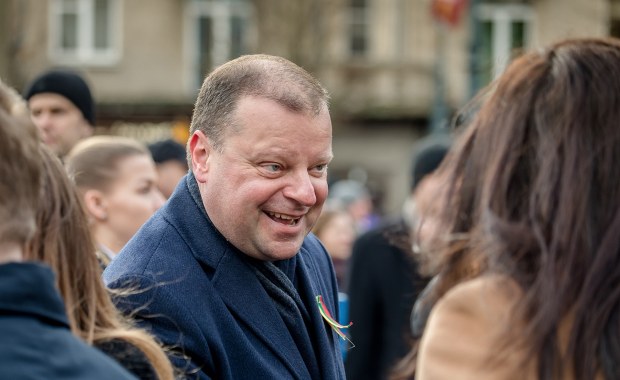 Miał wziąć co najmniej 52 tys. euro. Były premier podejrzany