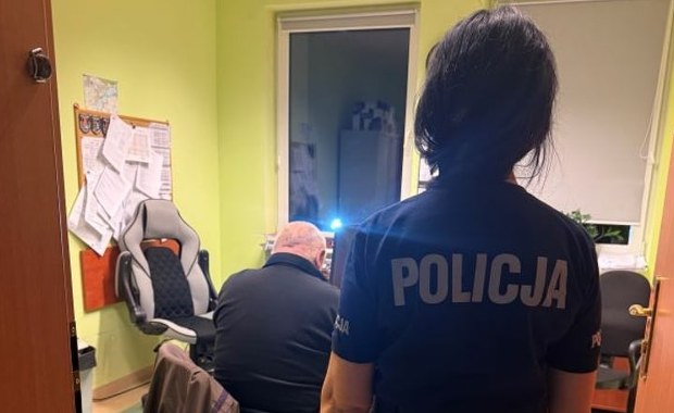 Miał z nimi problem, więc zabił. Czworonogi znaleziono w stawie