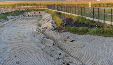 Miał zbierać wodę, zniszczył go deszcz.  Ruina po milionowej inwestycji