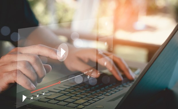 Miał znęcać się nad niepełnosprawnym intelektualnie. Wyrok ws. youtubera