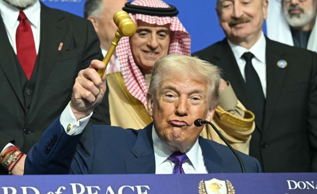 Miała być Rada Pokoju. Zaczęło się od groźby wojny