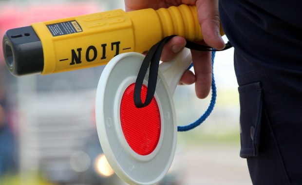 Miała posprzątać BMW ojca. 14-latka ścigana przez policję