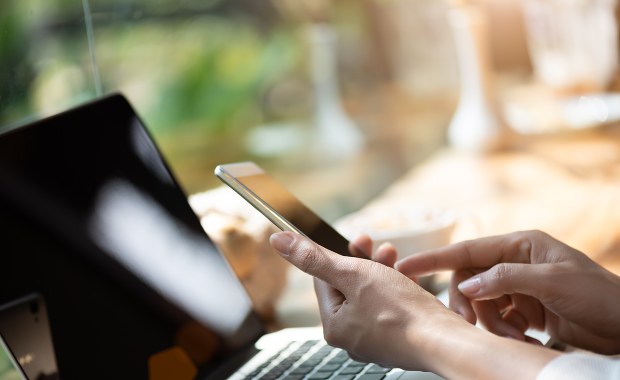 Miała zarobić na kryptowalutach, a straciła 70 tys. zł