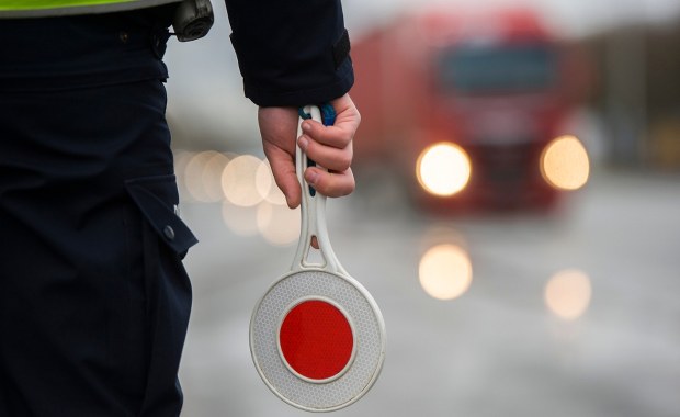 Miały być pouczenia zamiast mandatów. Jak protestują policjanci?