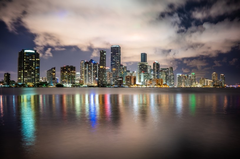 Miami jest uważane za jedno z najbardziej dwujęzycznych miast w USA. Tutaj powstała jedna z odmian nowego dialektu spanglish /stbaus7 /123RF/PICSEL