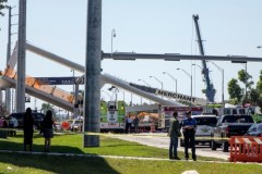 Miami: Runęła kładka dla pieszych