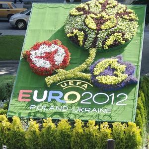 Miasta organizujące Euro 2012 na Ukrainie proponują, by dni meczów były wolne od pracy /AFP