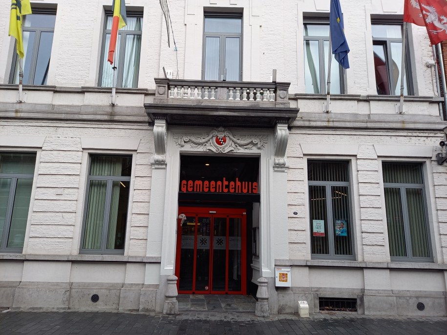 Miasteczko od czasu, gdy w grudniu Europejska Agencja Leków zatwierdziła szczepionkę „Comirnaty”,  odwiedzają dziennikarze z całego świata, od japońskiej czy chińskiej telewizji, po media z całej Europy /Katarzyna Szymańska-Borginion /RMF FM