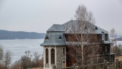 Miasteczko widmo nad jeziorem. Osada Czorsztyn czeka na swoje drugie życie