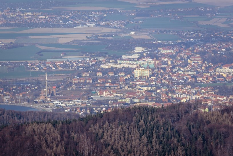 Miasto Bielawa słynie przede wszystkim z pięknego jeziora. /123RF/PICSEL