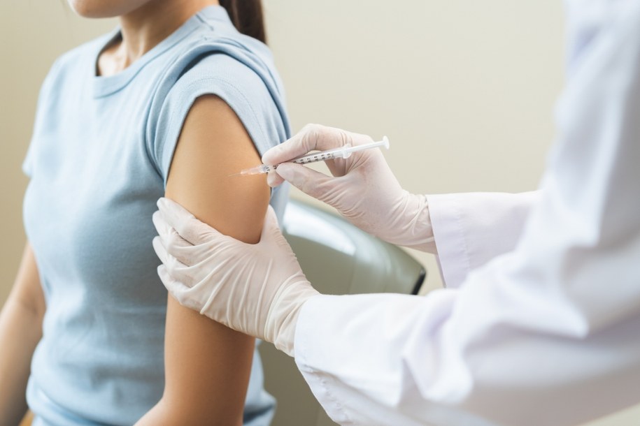 Miasto Kraków zapowiada kolejną edycję programu darmowych szczepień przeciwko krztuścowi /Shutterstock