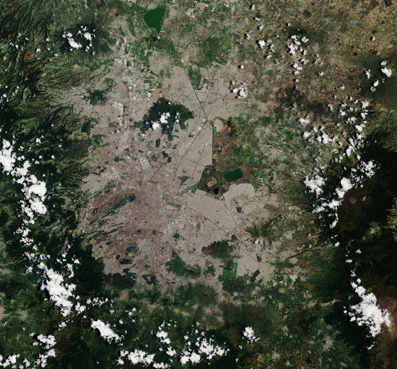 Miasto Meksyk widziane z satelity ESA /materiały prasowe