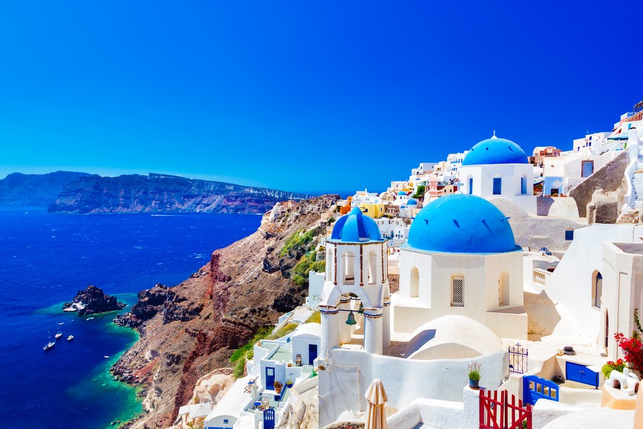 Miasto Oia na wyspie Santorini, Grecja. /Shutterstock