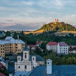 Miasto z listy UNESCO i sieć malowniczych jezior. To wszystko tuż za polską granicą 