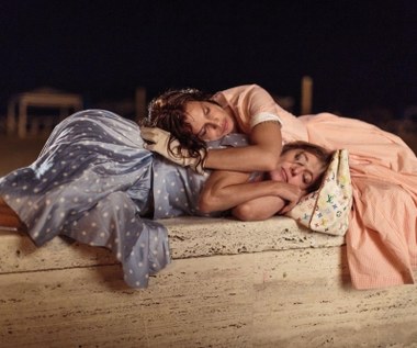 Micaela Ramazzotti i Valeria Bruni Tedeschi w scenie z filmu "Zwariować ze szczęścia"