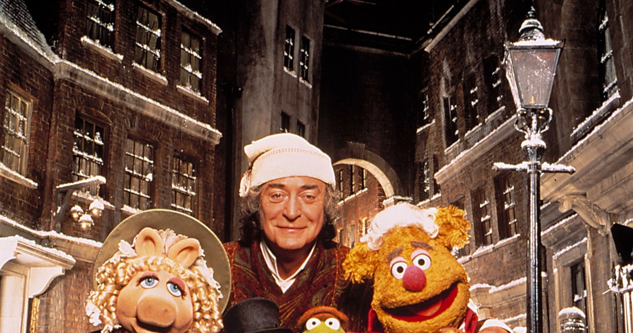 Michael Caine i Muppety w "Opowieści Wigilijnej Muppetów" /Walt Disney Co./Courtesy Everett Collection /East News