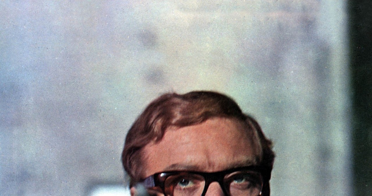 Michael Caine jako Harry Palmer w filmie "Pogrzeb w Berlinie" (1966) /Mary Evans Picture Library /East News