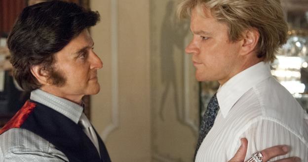 Michael Douglas i Matt Damon w scenie z filmu "Behind The Candelabra" /materiały prasowe