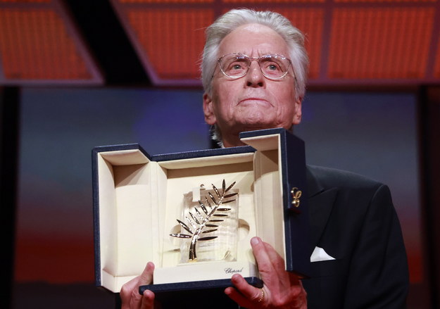 Michael Douglas otrzymał w Cannes Honorową Złotą Palmę /GUILLAUME HORCAJUELO  /PAP/EPA
