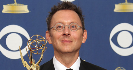 Michael Emerson ze statuetką Emmy zdobytą za rolę Benjamina Linusa / fot. Jason Merritt /Getty Images/Flash Press Media