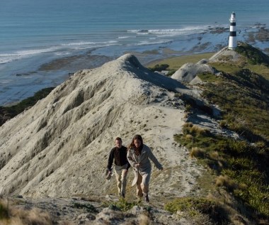 Michael Fassbender (Tom) i Alicia Vikander (Isabel) w filmie "Światło między oceanami"