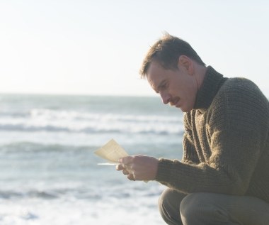 Michael Fassbender (Tom) w filmie "Światło między oceanami"