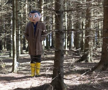 Michael Fassbender w scenie z filmu "Frank"