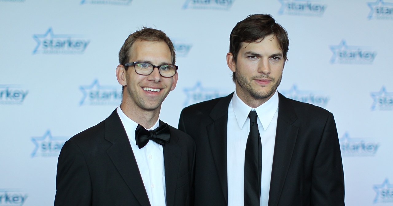 Michael i Ashton Kutcher /Adam Bettcher / Stringer /Getty Images