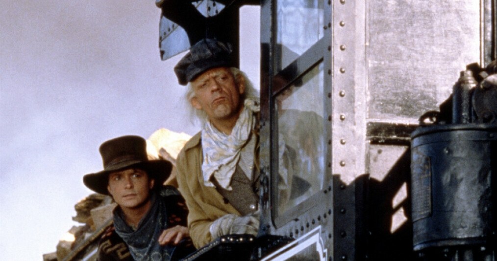 Michael J. Fox i Christopher Lloyd w filmie "Powrót do przyszłości III" /Universal/Collection Christophel/East News /East News