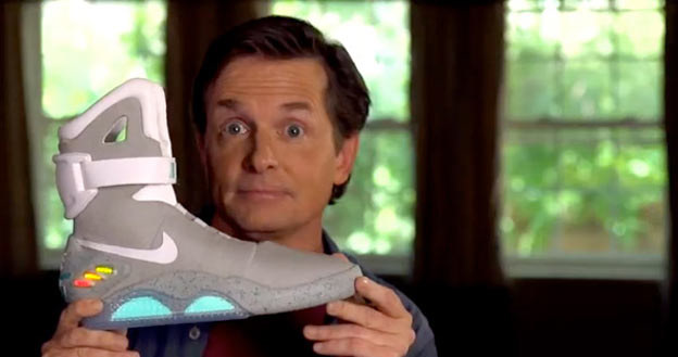 Michael J.Fox prezentuje jedną z 1500 par, które wyprodukowano w 2011 roku. /