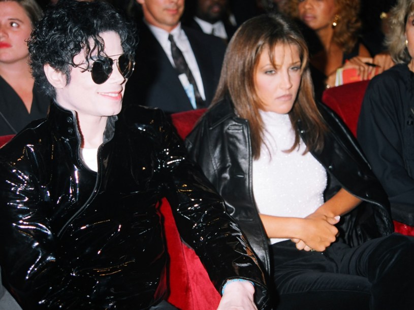 Michael Jackson był drugim mężem Lisy. Muzyk został wielokrotnie oskarżony o pedofilię, a ta wniosła o rozwód /Jeff Kravitz /Getty Images