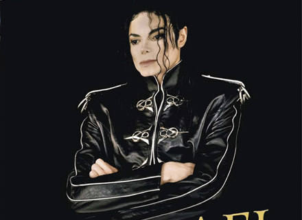 Michael Jackson na okładce biografii /