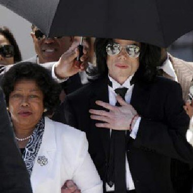 Michael Jackson po ogłoszeniu werdyktu /AFP