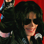 Michael Jackson przesuwa