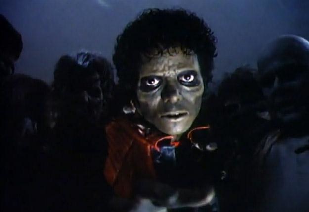 Michael Jackson straszy w klipie "Thriller" /
