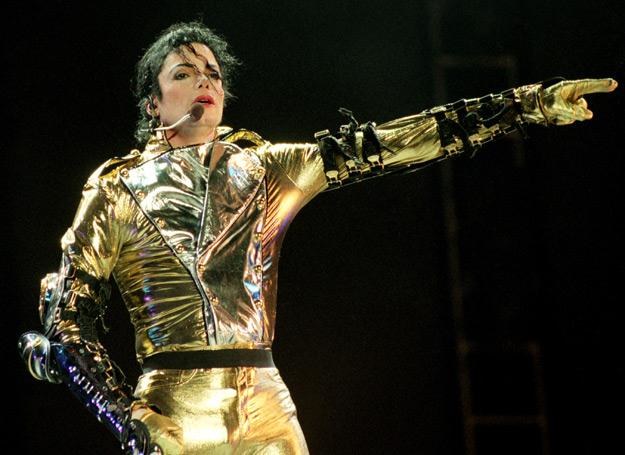 Michael Jackson w jednym ze swoich scenicznych kostiumów - fot. Phil Walter /Getty Images/Flash Press Media