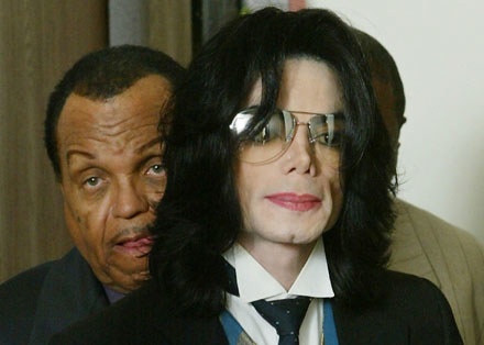 Michael Jackson z ojcem fot. Frazer Harrison /Getty Images/Flash Press Media