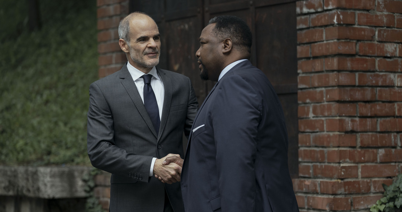 Michael Kelly i Wendell Pierce w serialu "Jack Ryan" /Attila Szvacsek /Prime Video